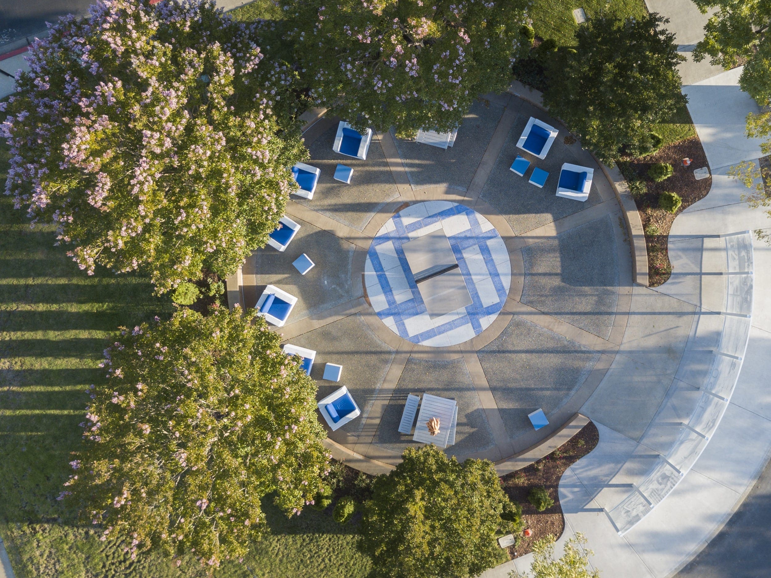 Curved free-standing ImageWall screen in painted aluminum for 1850 Gateway Courtyard.