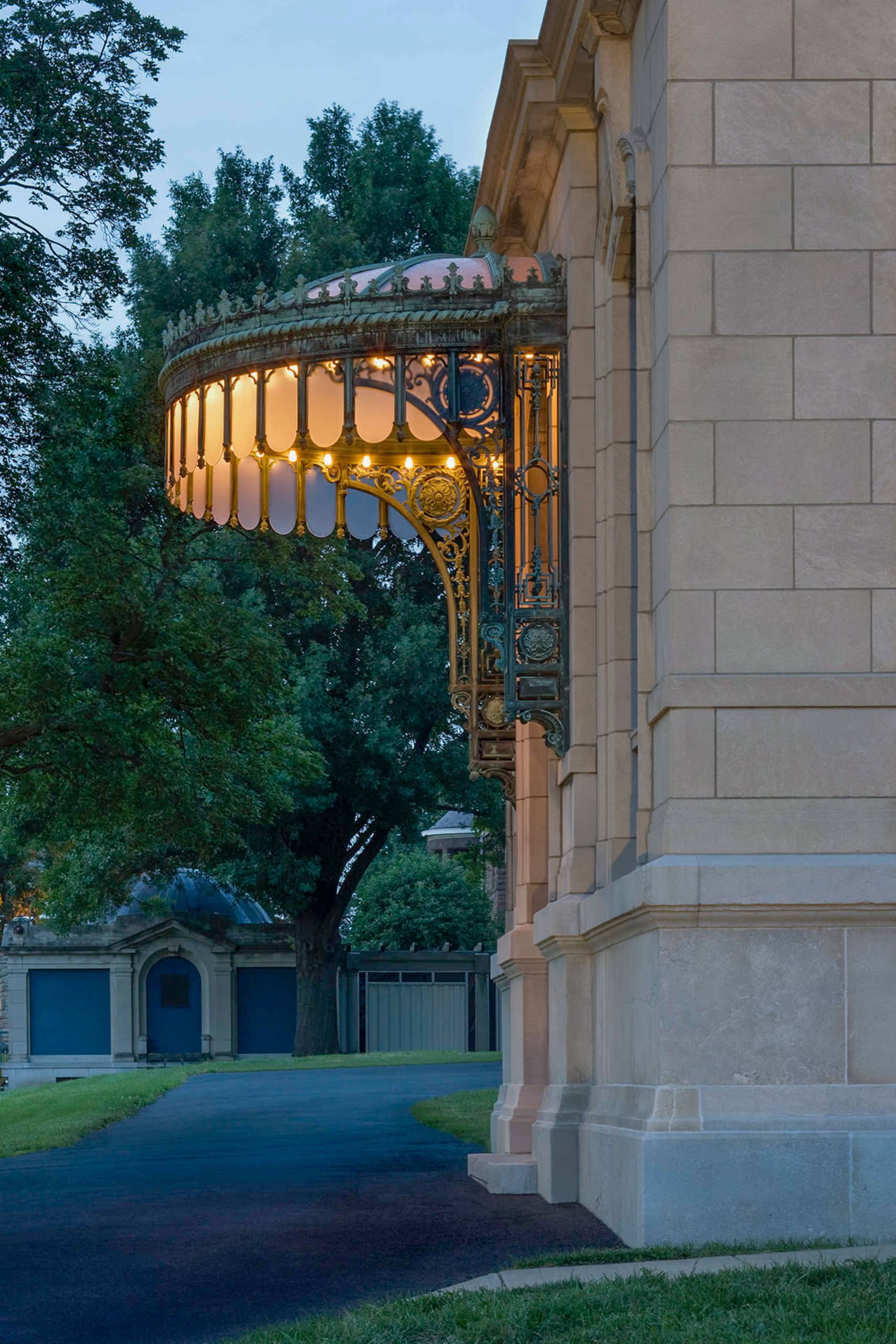 CORINTHIAN HALL CANOPY AT THE KANSAS CITY MUSEUM.