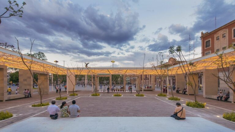 Jan Hendrix featured in Arquine