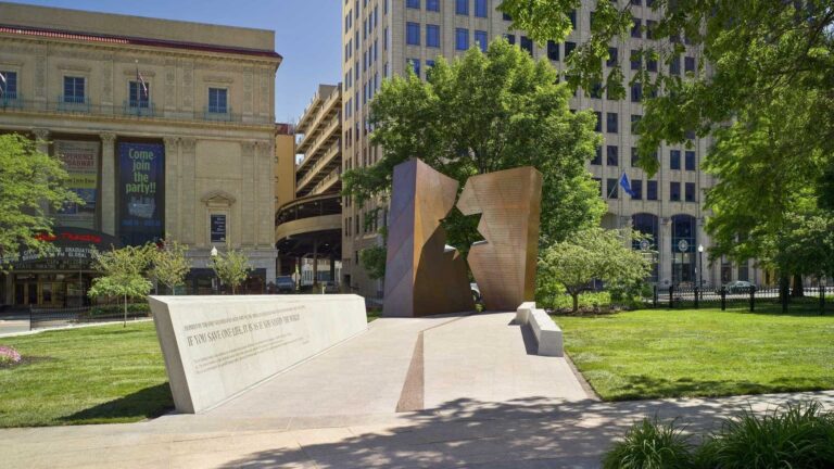 Making of the Memorial