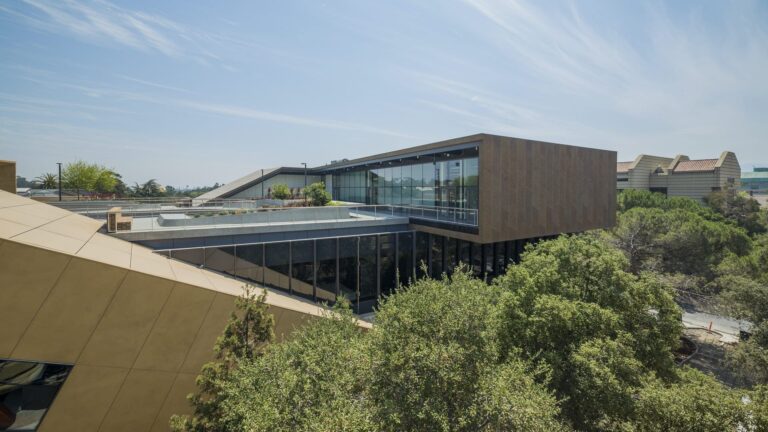 Standord’s McMurtry Building Features Zahner Zinc