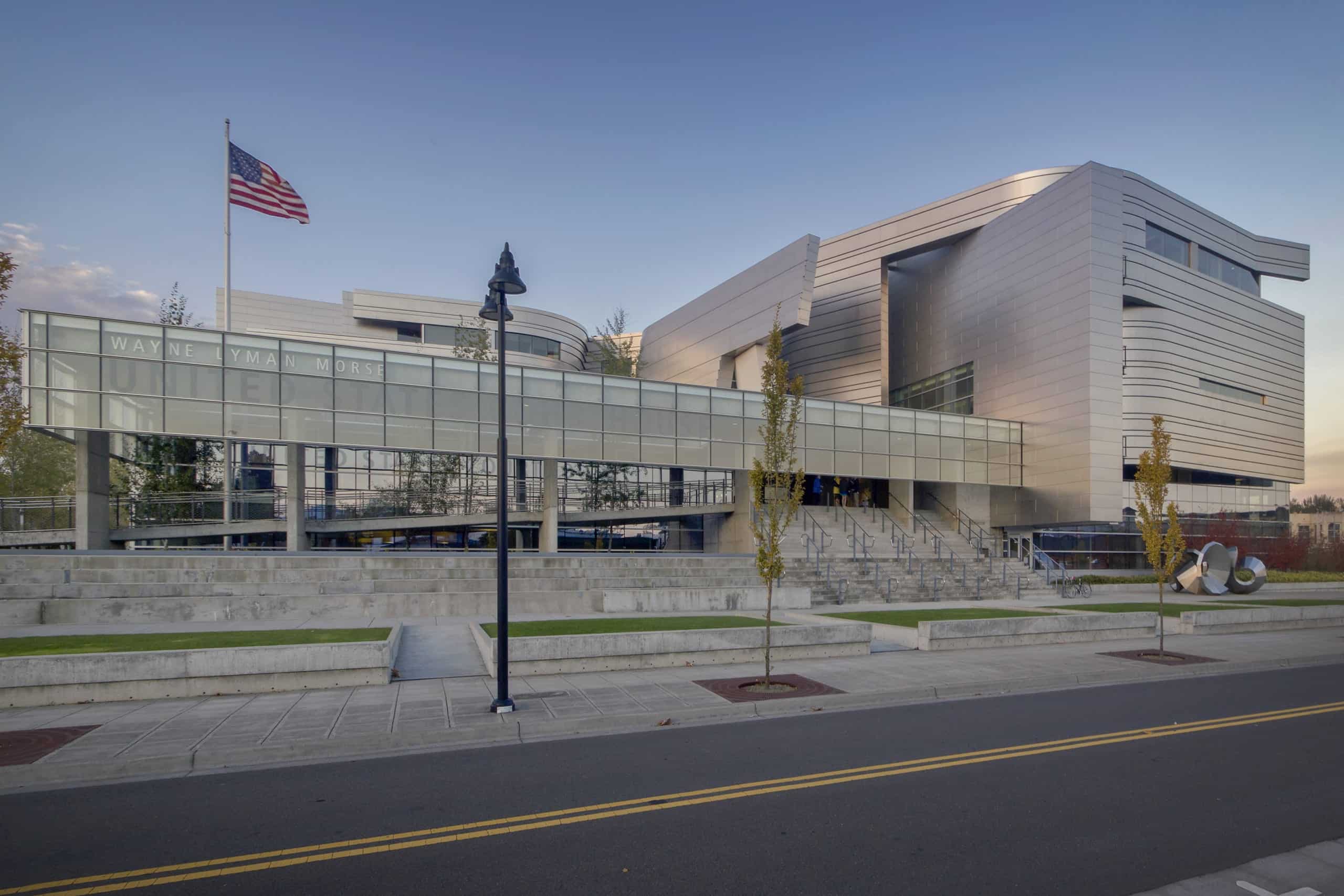 View from the south of the entrance to the Morse Courthouse in Eugene, Oregon.