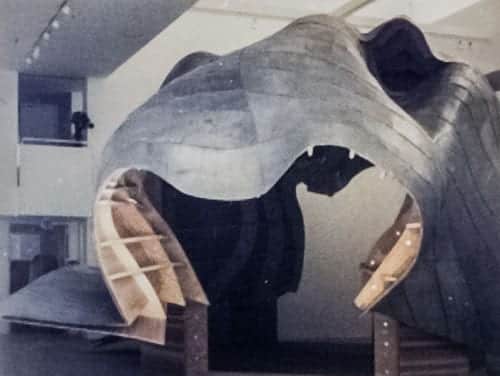 Installation of the horse head sculpture at Gagosian.