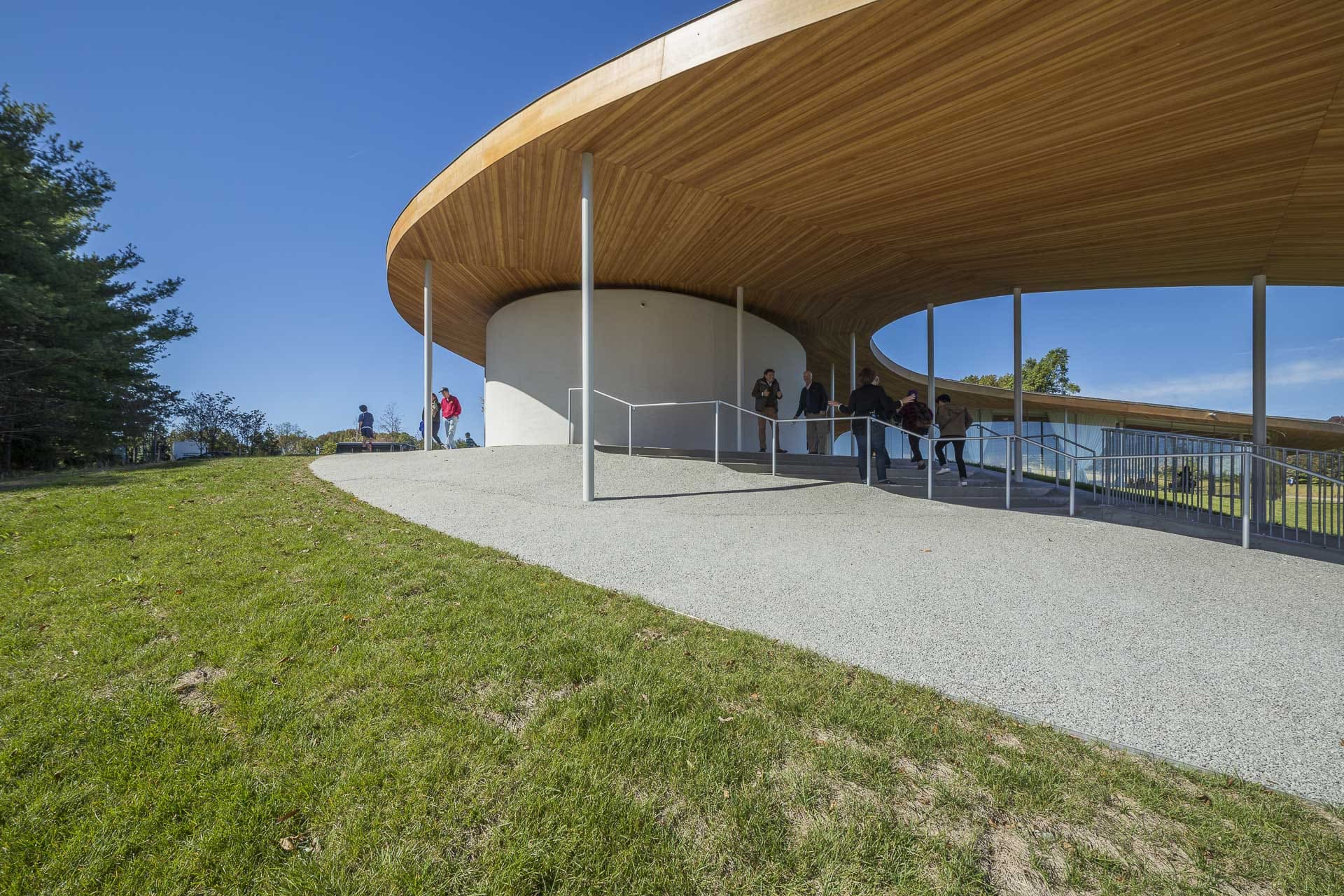 Grace Farms roof has a warm soffit manufactured in wood.
