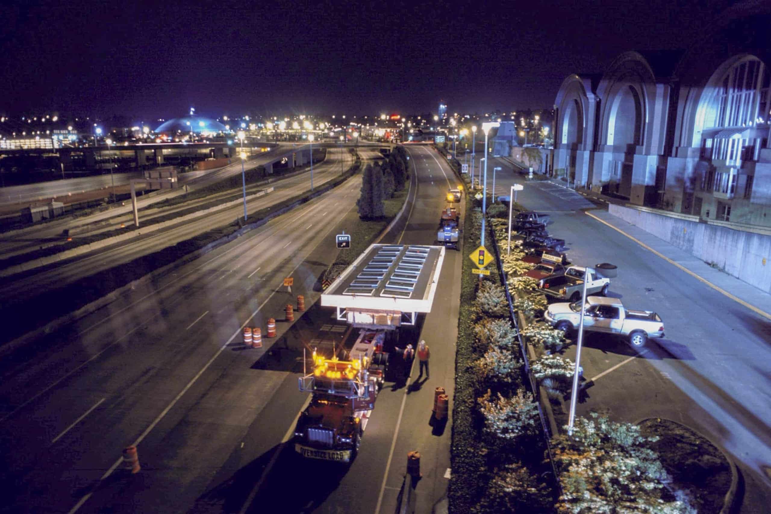 Zahner field construction crew delivers the Seaform Pavilion for the Chihuly Bridge of Glass