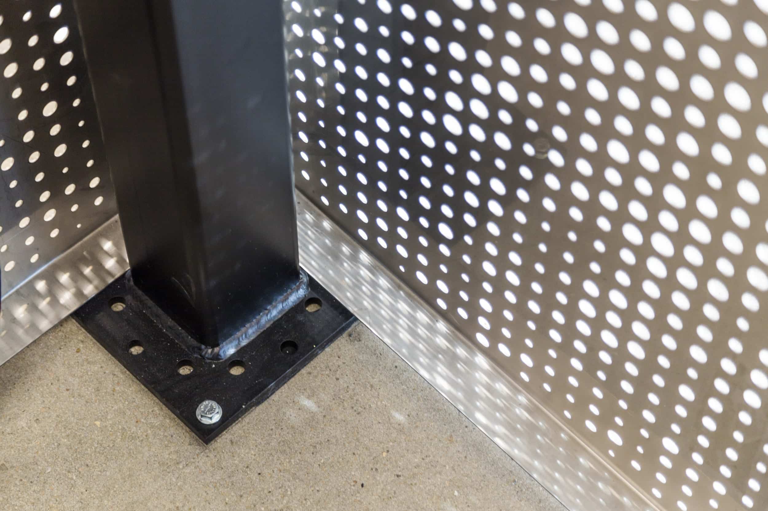 Detail of free-standing screen structure.