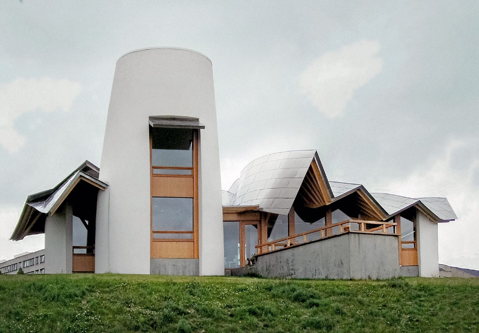maggies-centre-frank-gehry-roof-by-zahner-metal