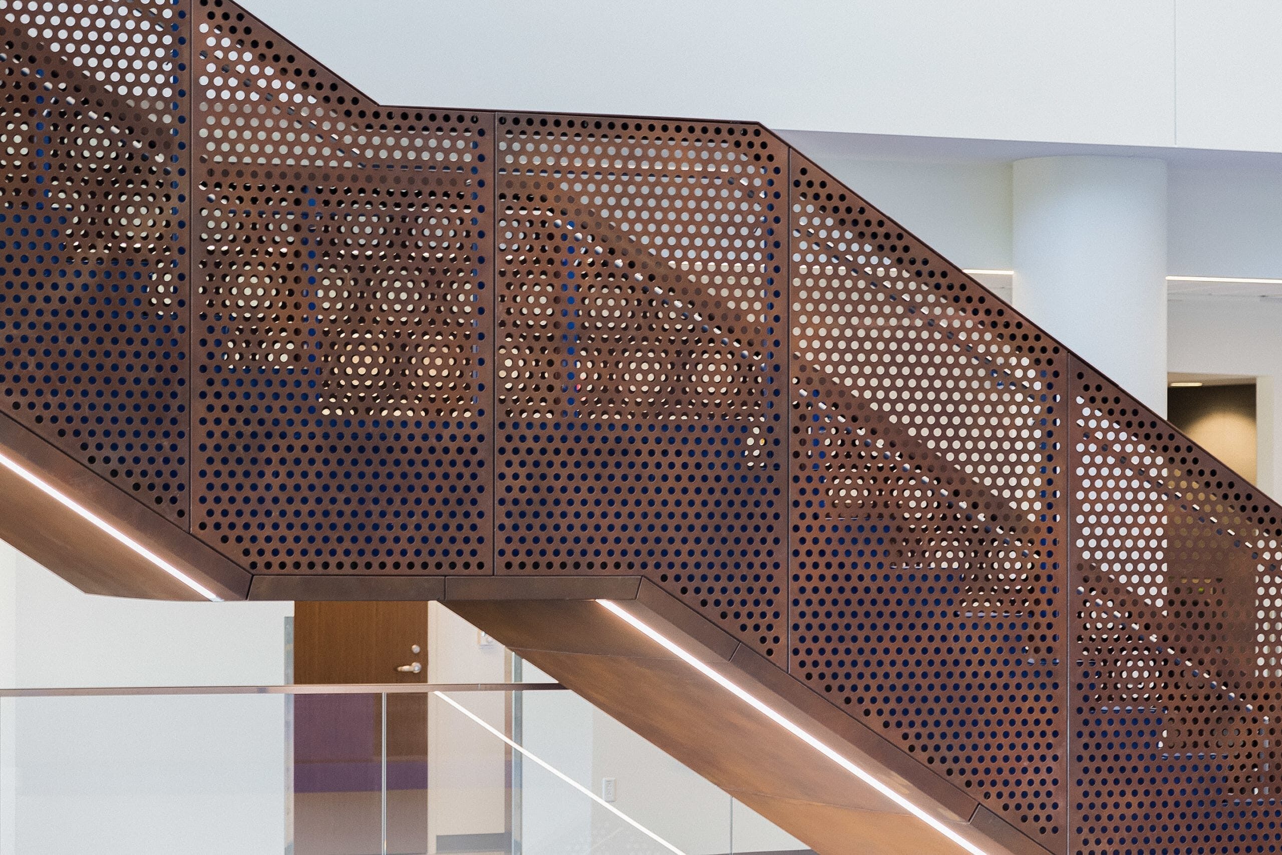 1_ku-business-interior-copyright-zahner-1878-2-scaled