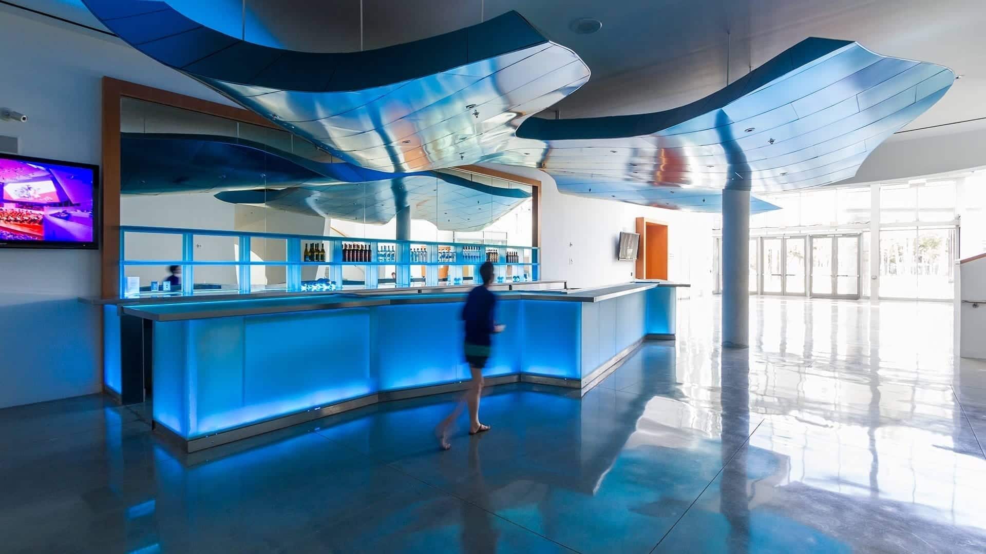 2_new-world-symphony-bar-in-miami