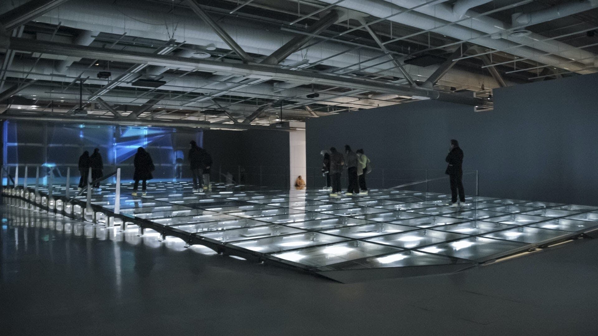 2_morphosis-exhibition-in-paris-april-2006-18-2