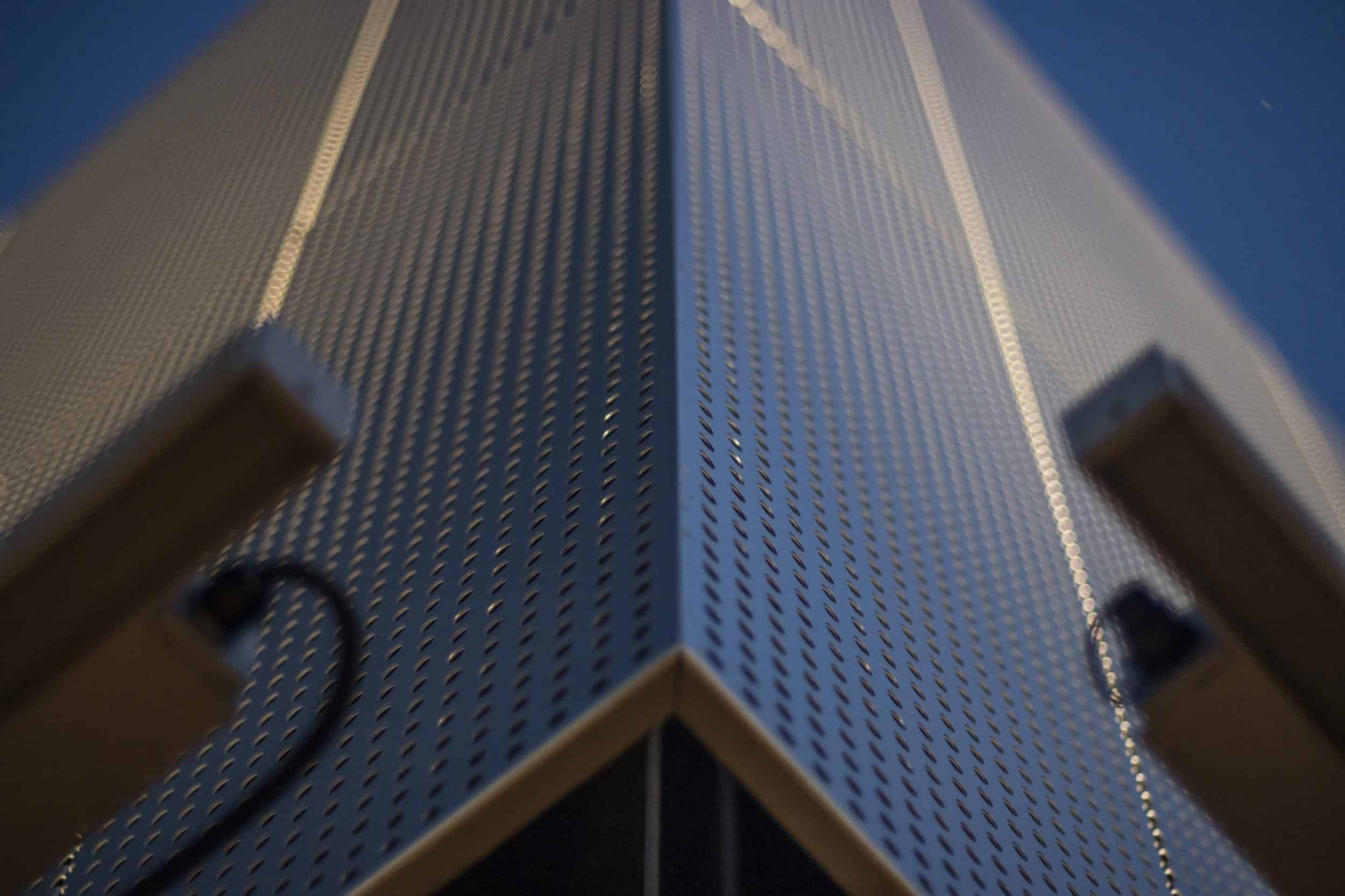 Zahner custom engineered the panels to be brake formed around the corners, rather than splitting them into separate panels to create a seamless look.